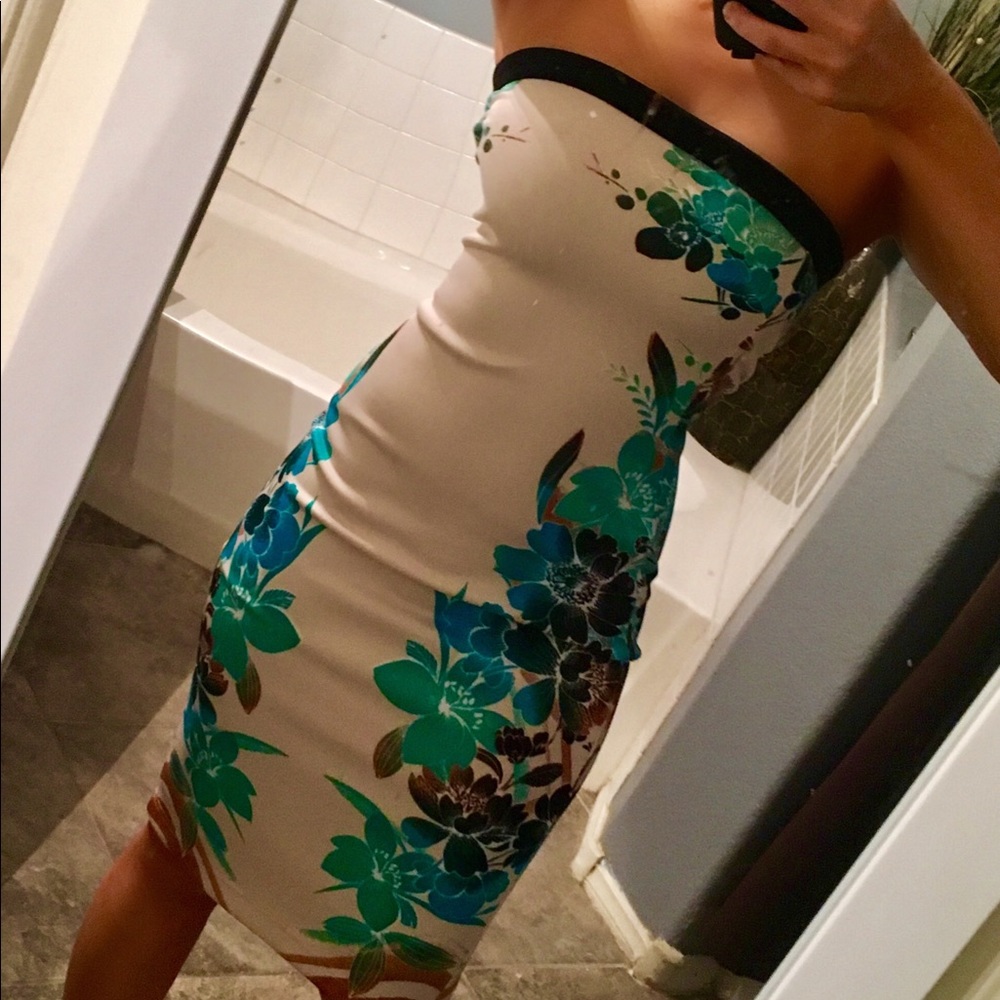 Bebe flower fitted sexy vacation dress XS srapless